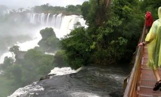 Iguazu_with_upper_lower_paths