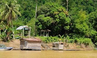 Kalimantan-River-Village-Indonesia