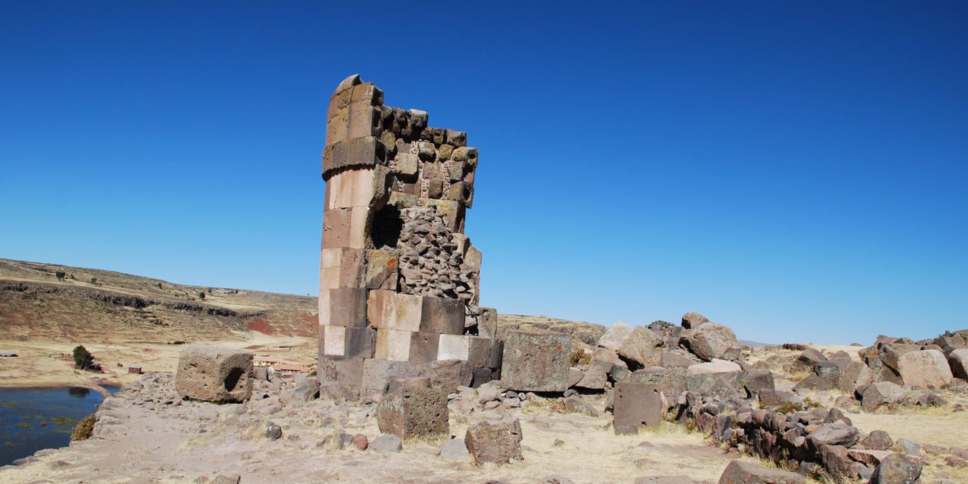 Lake-Titicaca-ruins