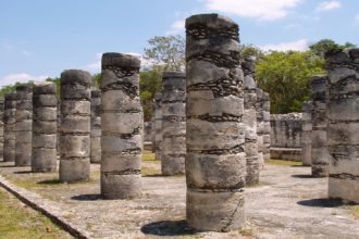 Mexico_yucatan_Chichen_Itza_pillars