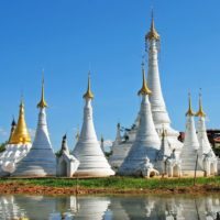 Myanmar_pagodas_lake
