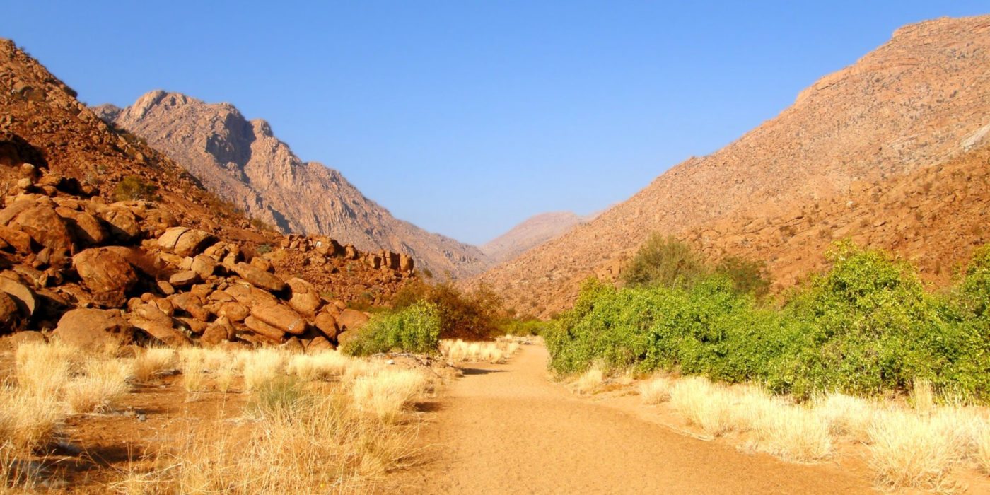 namibia-road-through-dunes