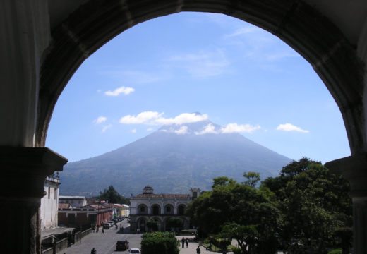antigua-guatemala-volcano-through-arch
