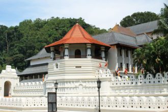 temple-kandy-sri-lanka