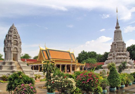 Royal_Palace_gardens_Cambodia