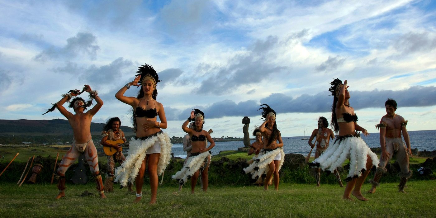 Dancers_Rapa_Nui_Easter_Island_Chile