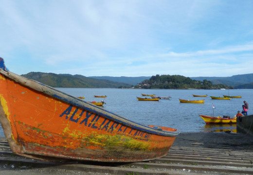 boat-valparaiso-chile