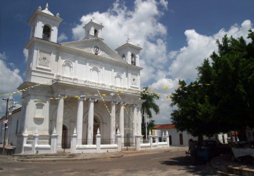 Suchitoto-church-El-Salvador