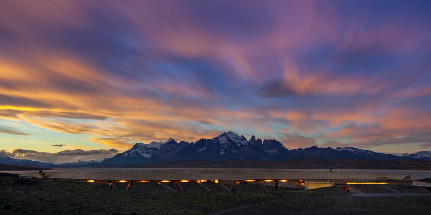 tierra-patagonia-exterior-sunset