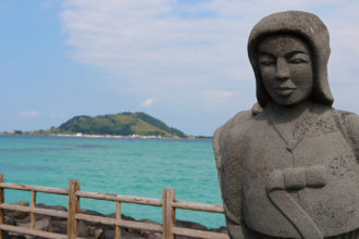 jeju-island-sea-hyeopjae-beach-statue
