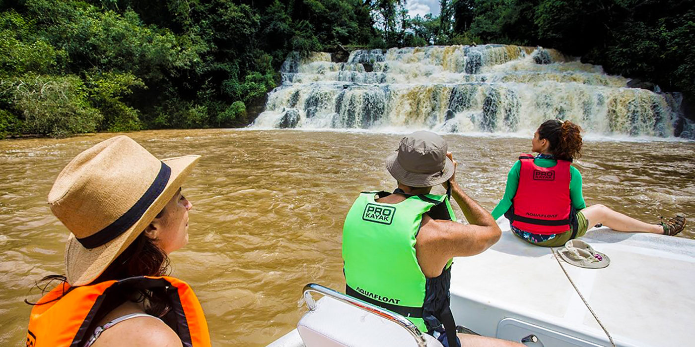 Iguazu_falls_Argentina_tours_Yampu_Awasi