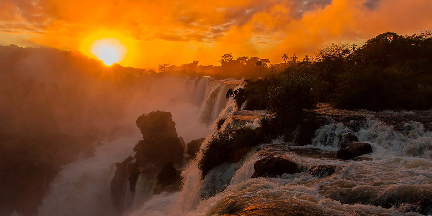 Iguazu_falls_Argentina_tours_Yampu_Awasi_sunset
