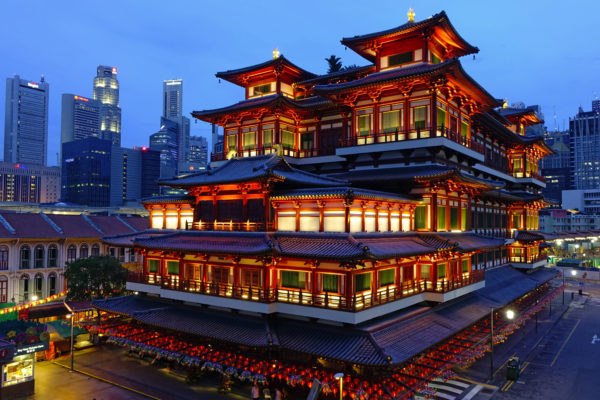 buddha-tooth-relic-temple-Exploring_Southeast_Asia_in_Luxury_singapore_tours_Yampu